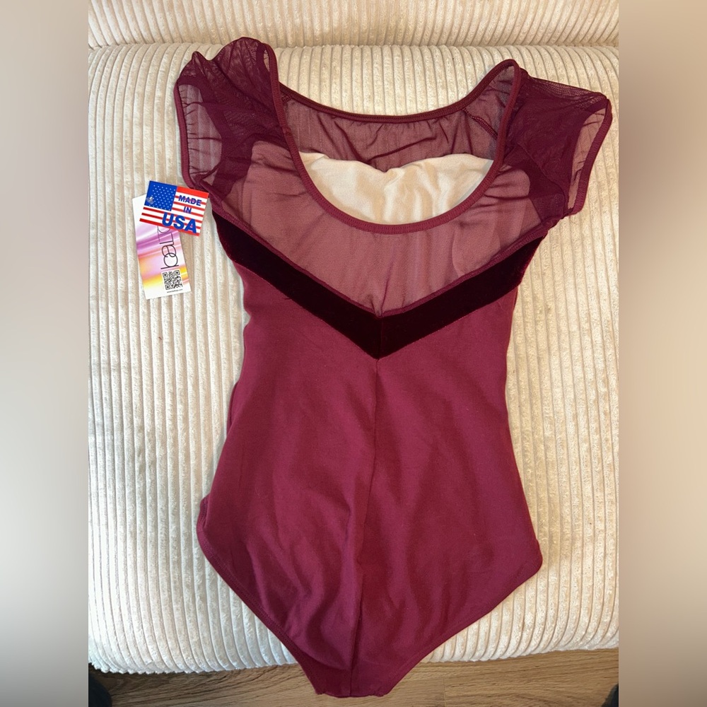 M Burgundy Cap Sleeve Leotard - Picture 4 of 4